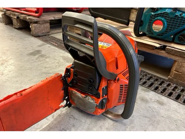Husqvarna kettingzaag - afbeelding 2 van  7