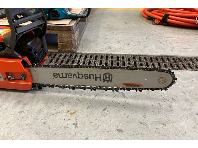 Husqvarna kettingzaag - afbeelding 3 van  7