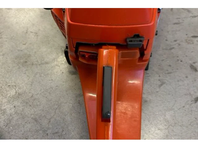 Husqvarna kettingzaag - afbeelding 6 van  7