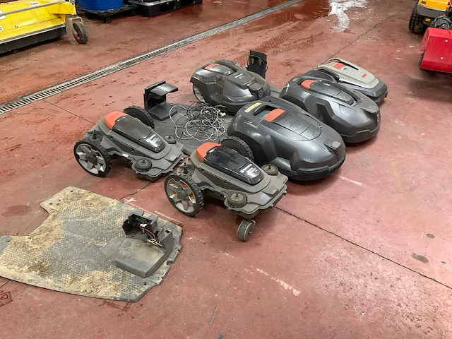 Husqvarna robotmaaier (6x) - afbeelding 1 van  9