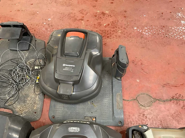 Husqvarna robotmaaier (6x) - afbeelding 7 van  9