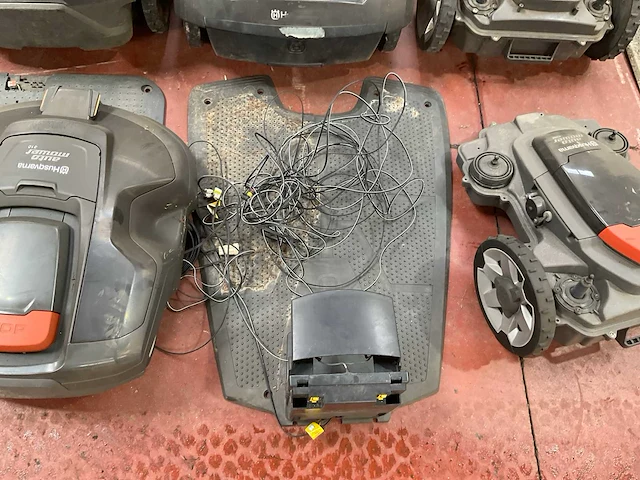Husqvarna robotmaaier (6x) - afbeelding 8 van  9