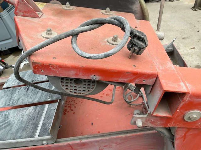 Husqvarna ts350e wateraangedreven snijtafel - afbeelding 14 van  14