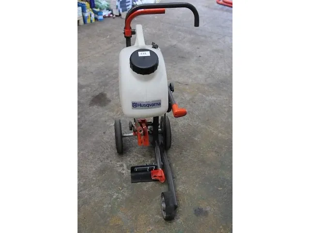 'husqvarna zaagtrolley kv750 (met watertank) - afbeelding 2 van  4