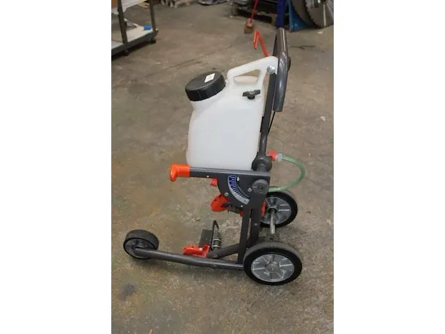 'husqvarna zaagtrolley kv750 (met watertank) - afbeelding 3 van  4