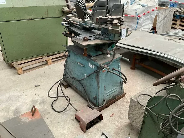 Hydraulische buigmachine voor buisstaal - afbeelding 1 van  6