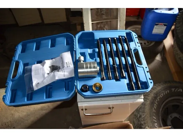 Hydraulische gloeibougie verwijder set hbm, uitdeukset hbm 10 ton - afbeelding 1 van  7