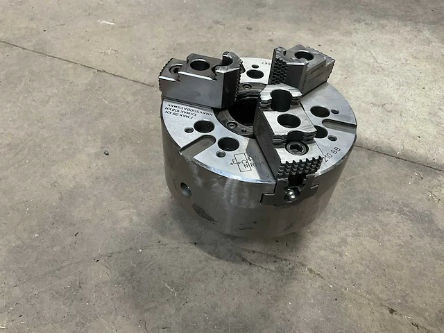 Hydraulische klauwplaat diam 210/ gat 66 mm - afbeelding 1 van  6