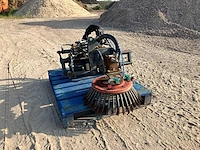 Hydraulische onkruidborstel - afbeelding 1 van  1
