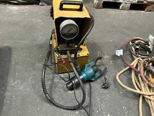 Hydraulische persmachine - afbeelding 1 van  4