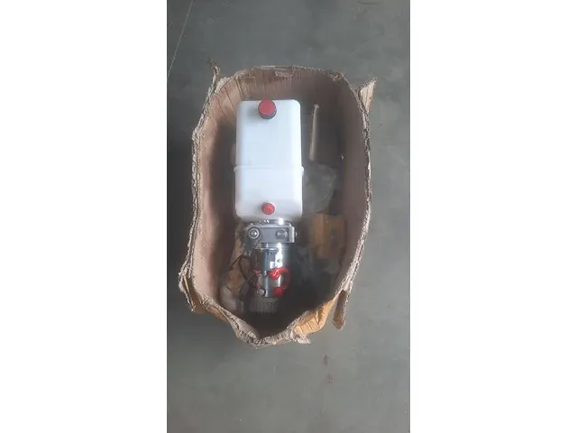 Hydraulische pomp 12v - afbeelding 1 van  1