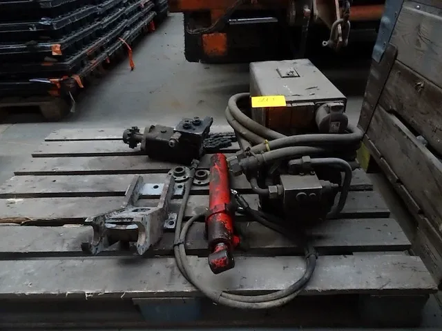 Hydraulische pomp - afbeelding 1 van  3