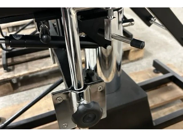 Hydraulische tattoostoel - afbeelding 9 van  10