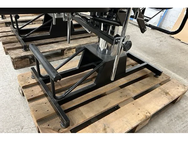 Hydraulische tattoostoel - afbeelding 8 van  10