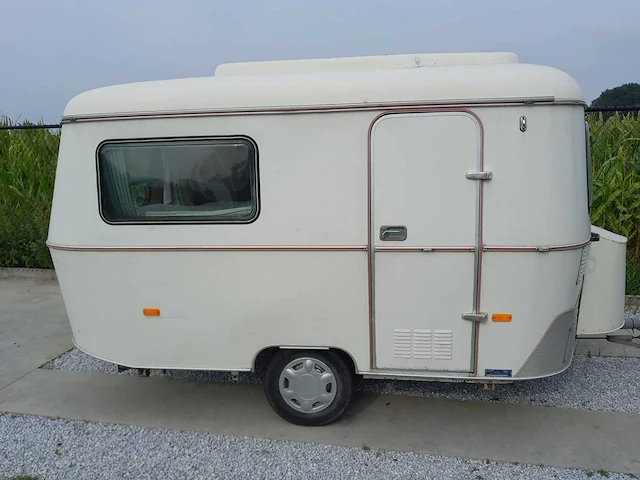 Hymer - familia - caravan - afbeelding 20 van  26