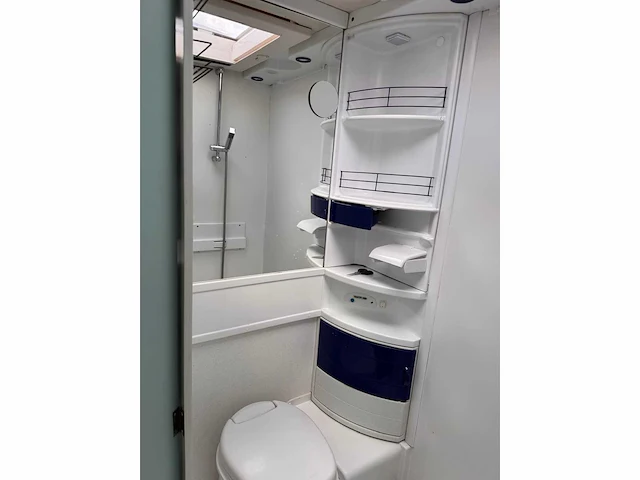 Hymer camper - afbeelding 22 van  36