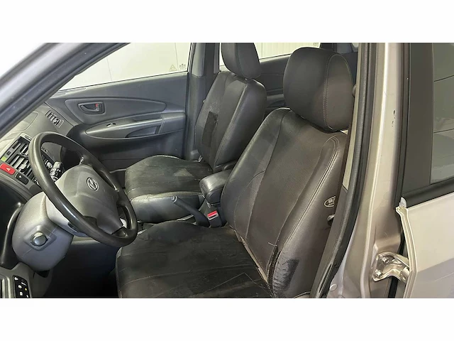 Hyundai - 2005 - tucson - personenauto - afbeelding 15 van  47