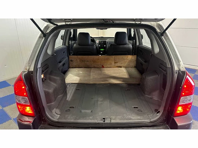 Hyundai - 2005 - tucson - personenauto - afbeelding 16 van  47