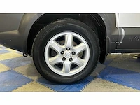 Hyundai - 2005 - tucson - personenauto - afbeelding 17 van  47