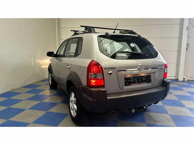 Hyundai - 2005 - tucson - personenauto - afbeelding 12 van  47
