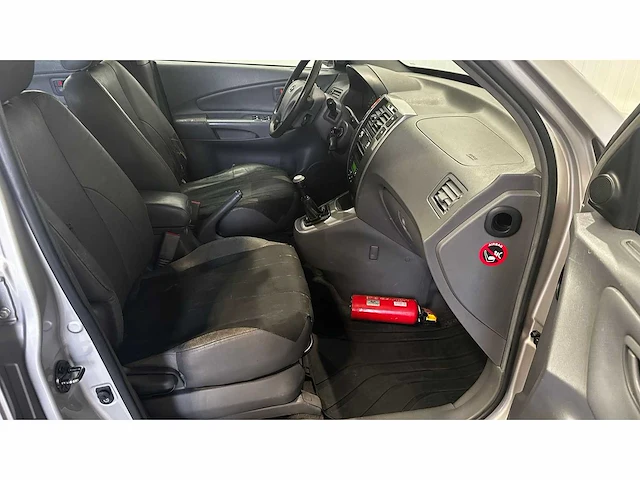 Hyundai - 2005 - tucson - personenauto - afbeelding 36 van  47