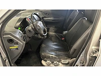 Hyundai - 2005 - tucson - personenauto - afbeelding 46 van  47
