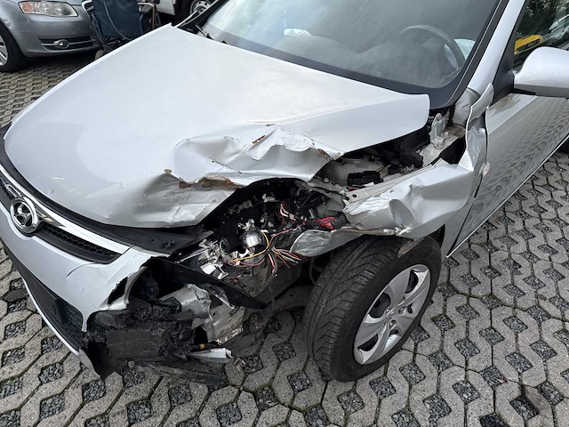 Hyundai - 2010 - i30 - personenauto - afbeelding 7 van  16