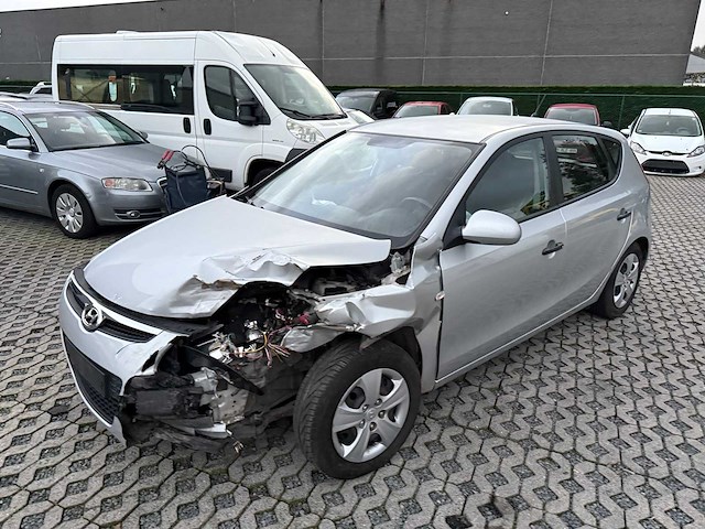 Hyundai - 2010 - i30 - personenauto - afbeelding 9 van  16