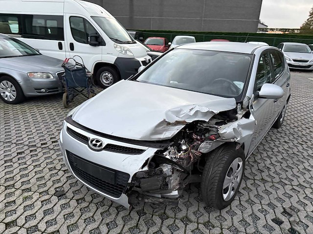 Hyundai - 2010 - i30 - personenauto - afbeelding 11 van  16
