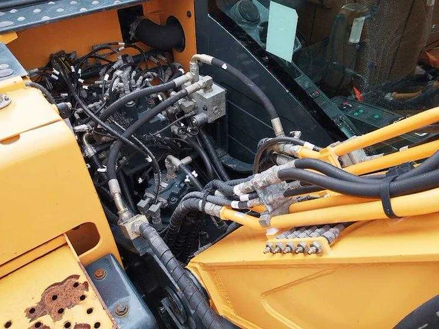 Hyundai - 2017 - hw140 - banden graafmachine - afbeelding 28 van  51