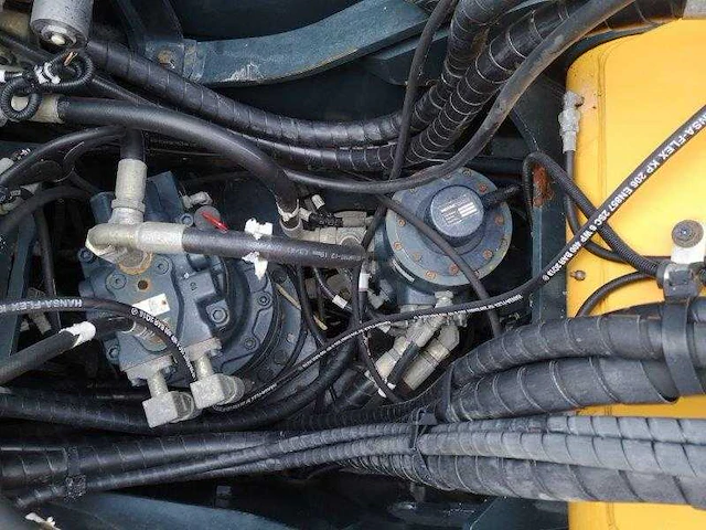 Hyundai - 2017 - hw140 - banden graafmachine - afbeelding 31 van  51