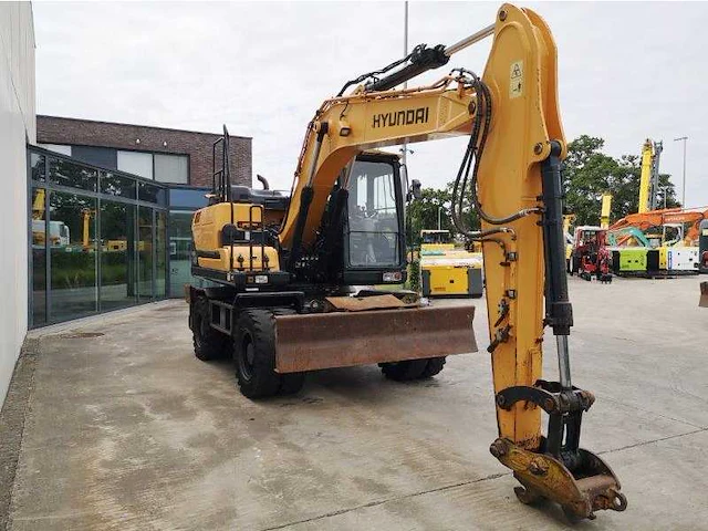 Hyundai - 2017 - hw140 - banden graafmachine - afbeelding 34 van  51