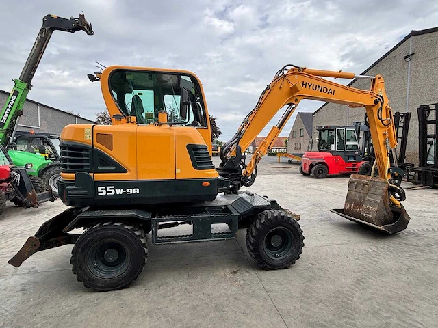 Hyundai - 2017 - r55w-9a - banden graafmachine - afbeelding 1 van  35