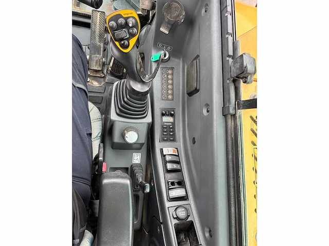 Hyundai - 2017 - r55w-9a - banden graafmachine - afbeelding 25 van  35
