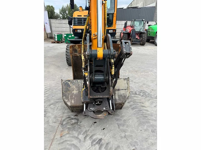 Hyundai - 2017 - r55w-9a - banden graafmachine - afbeelding 33 van  35