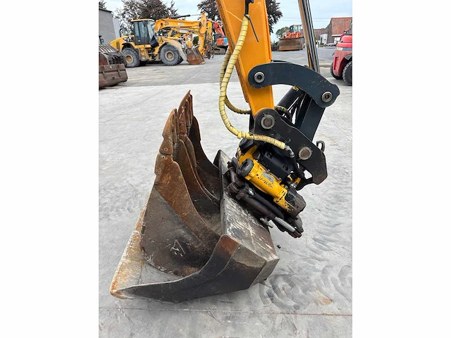 Hyundai - 2017 - r55w-9a - banden graafmachine - afbeelding 34 van  35