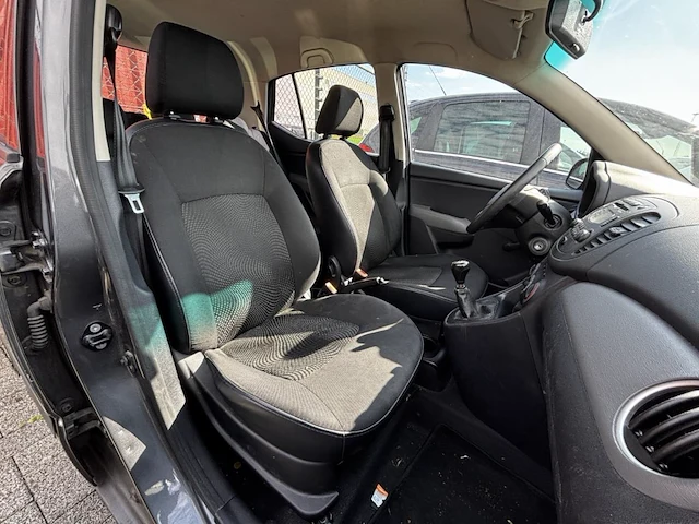 Hyundai i10 1.0i comfort bluedrive 69,2011 - afbeelding 14 van  27