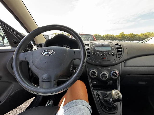 Hyundai i10 1.0i comfort bluedrive 69,2011 - afbeelding 25 van  27