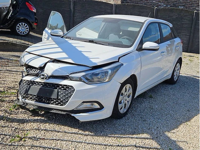 Hyundai i20 1.2 (ongevalwagen/ project-basis) (marge) - afbeelding 1 van  1