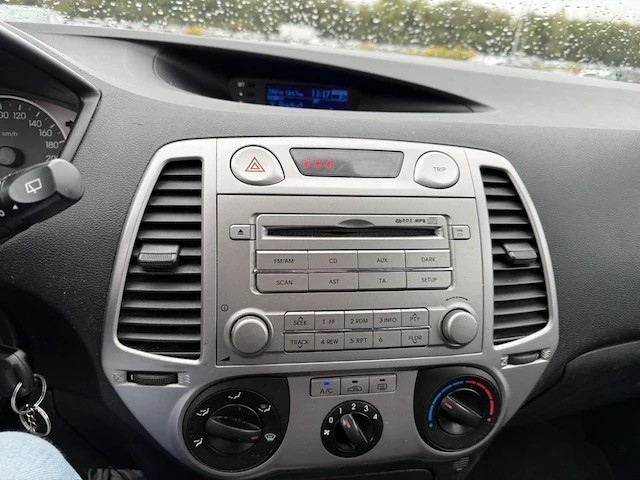 Hyundai i20 1.4 crdi comfort bluedrive fap,2011 - afbeelding 2 van  32