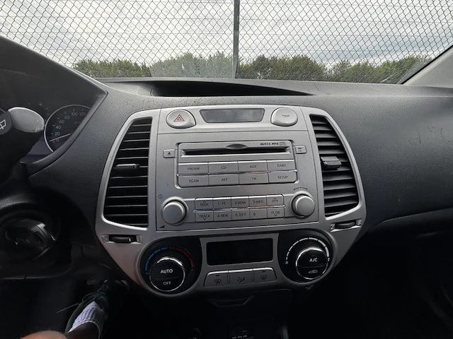 Hyundai i20 1.4 crdi comfort 'fleet me up' 75,2010 - afbeelding 3 van  26