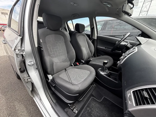 Hyundai i20 1.4 crdi comfort 'fleet me up' 75,2010 - afbeelding 13 van  26