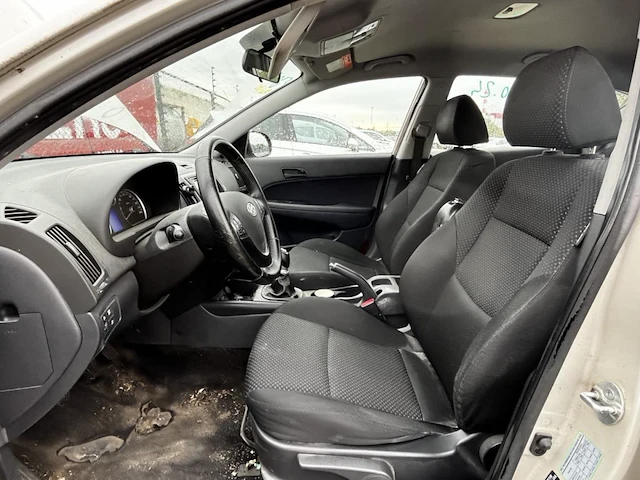Hyundai i30 1.6 crdi u2 blue i-catcher isg 103gr,2011 - afbeelding 11 van  35