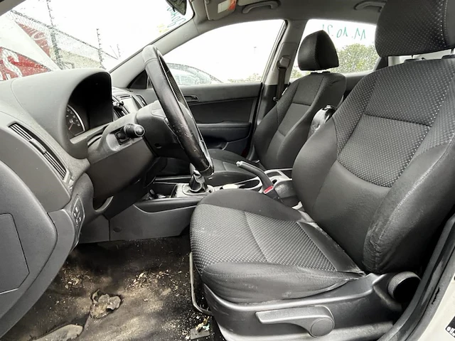 Hyundai i30 1.6 crdi u2 blue i-catcher isg 103gr,2011 - afbeelding 14 van  35