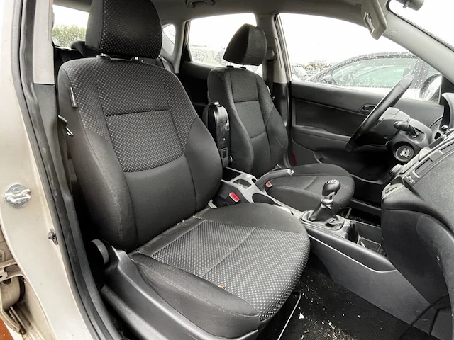 Hyundai i30 1.6 crdi u2 blue i-catcher isg 103gr,2011 - afbeelding 20 van  35