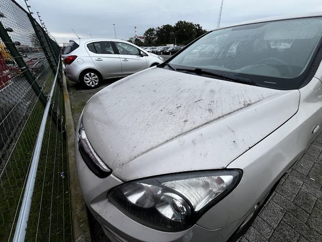 Hyundai i30 1.6 crdi u2 blue i-catcher isg 103gr,2011 - afbeelding 24 van  35