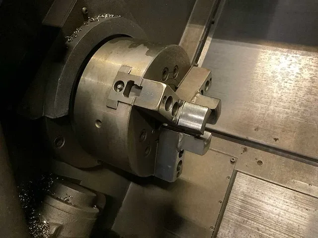 Hyundai-kia skt 21 cnc draaibank - afbeelding 15 van  15