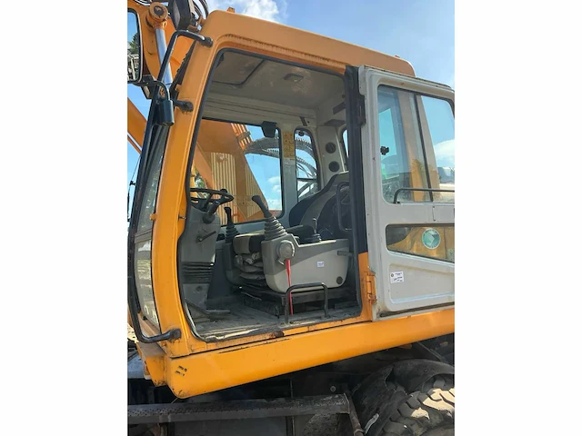 Hyundai robex140w-7 banden graafmachine - afbeelding 17 van  19