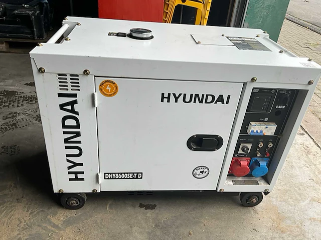 Hyundai stroomgenerator - afbeelding 1 van  9