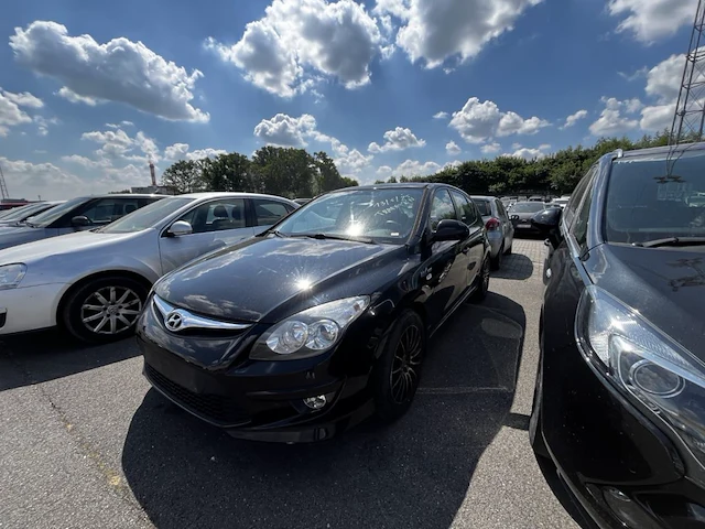 Hyundai,i30 pure eco crdi 90 isg stop&go,2011 - afbeelding 1 van  37